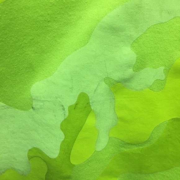 NWOT Men’s Valentino Fluorescent yellow camo tshirt - Picture 15 of 16